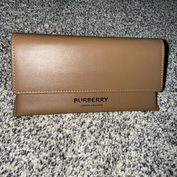 Burberry Camel Leather Sunglasses Case - Picture 1 of 6